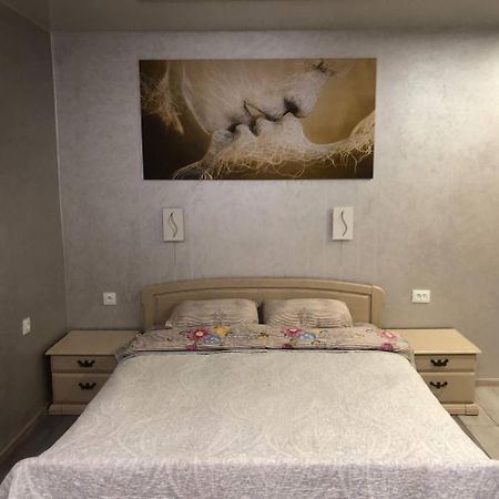Apartments Апартамент Рабочая 81, Кирова Kirova Dnipro Ngoại thất bức ảnh